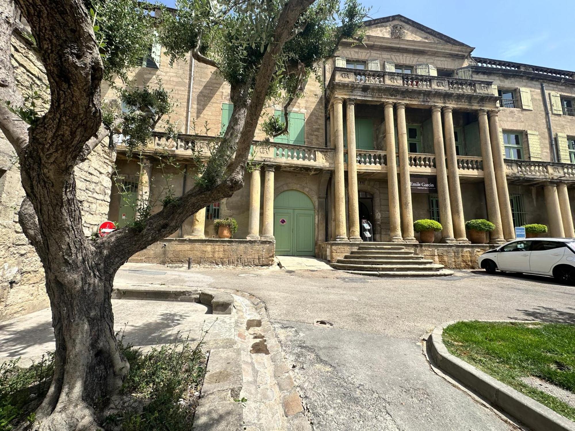 Le Grand Castille Uzes Luaran gambar